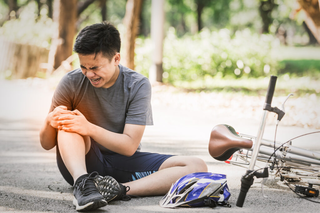 common mistakes after a knee injury cyclist knee pain accident recovery