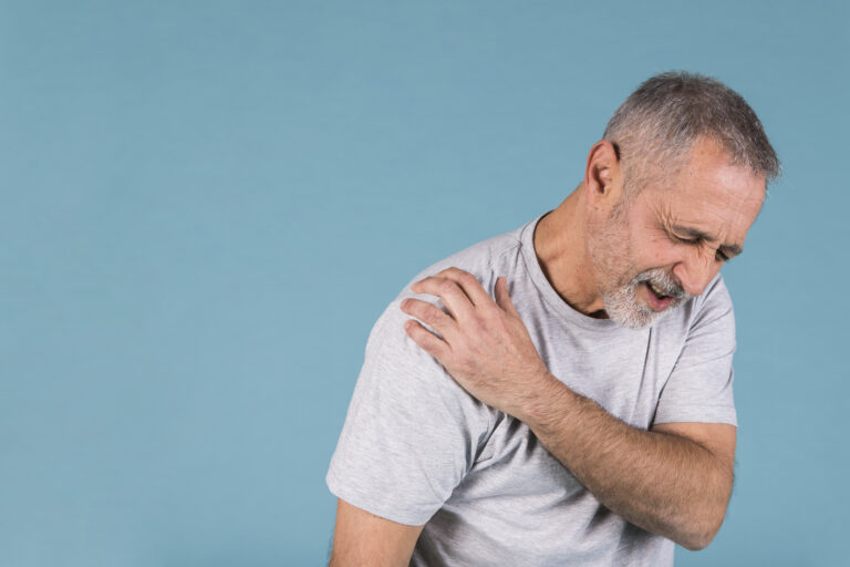 shoulder pain at night, limited shoulder movement, what are the early symptoms of frozen shoulder , how to identify frozen shoulder early why is my shoulder getting stiff and painful when to worry about shoulder stiffness